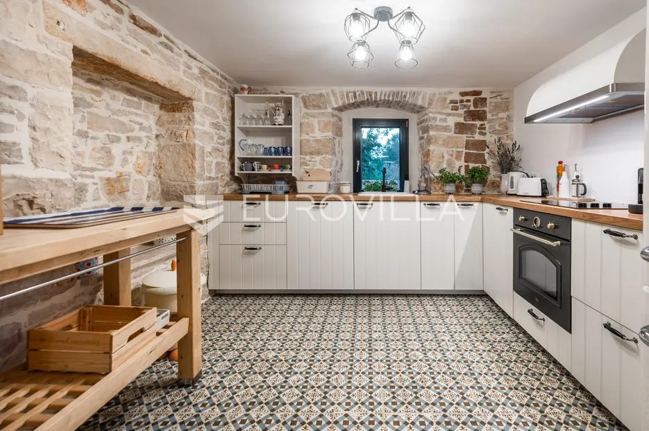 istra, umag, autentična istarska kamena kuća 260 m², okružena zelenilom, 1349 m² okućnice - slika 21