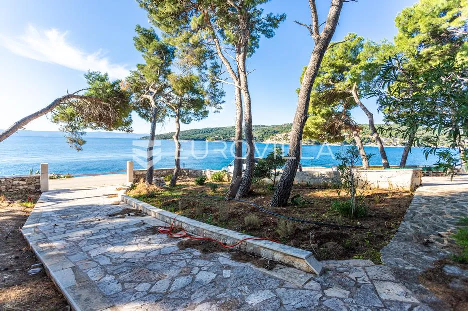 brač, sumartin, prekrasna kuća, prvi red do mora površine 95m2, na zemljištu površine 1388 m2 - slika 4