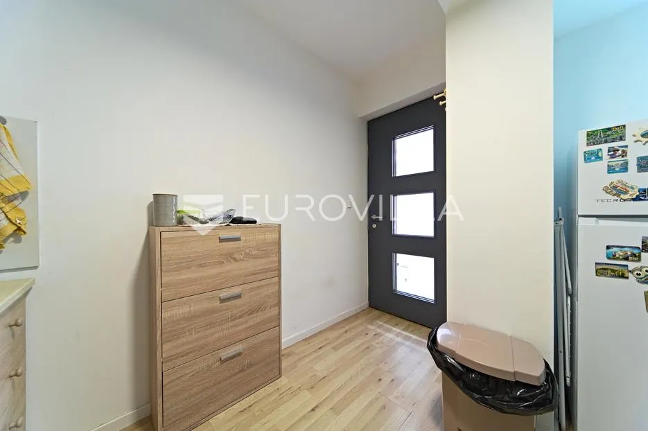 osijek, novi grad, na prodaju dva adaptirana i namještena stana u kući 41 m² - slika 13