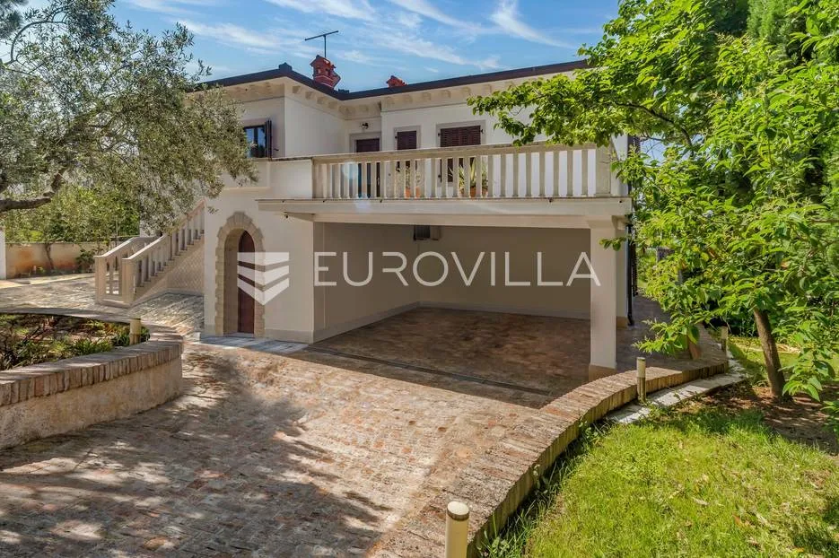 istra, umag - unikatna villa nkp 400 m2 na svega 30 m od mora - slika 60