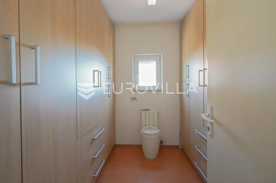 zadar, bokanjac, prostrana kuća površine 376 m² s velikim potencijalom - slika 48