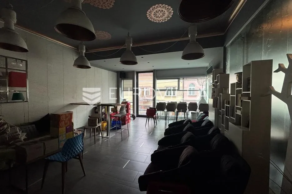 Đakovo, Centar, atraktivan poslovni prostor 45 m2