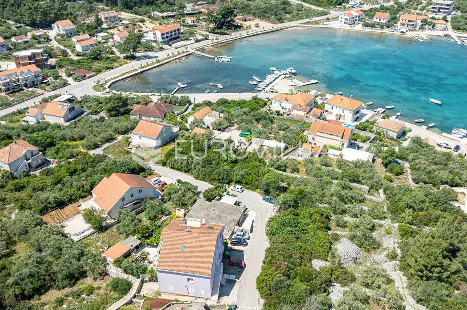 Otok Korčula, Lumbarda, dvoetažni stan površine 127 m², 2 red uz more