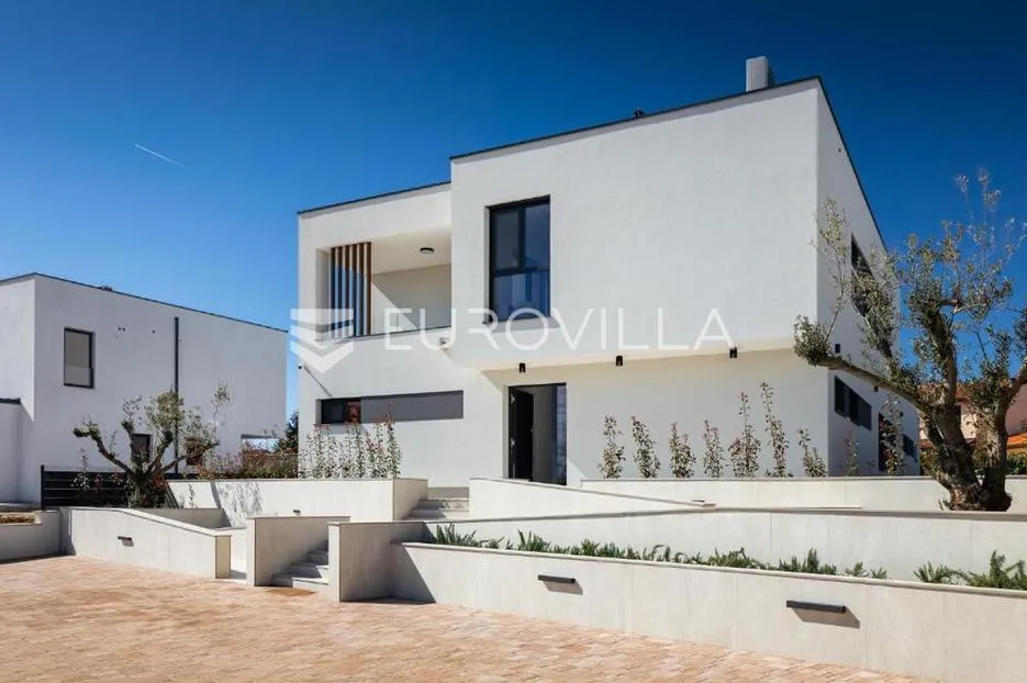 istra, poreč, ekskluzivna moderna vila s privatnim bazenom u blizini mora - slika 48