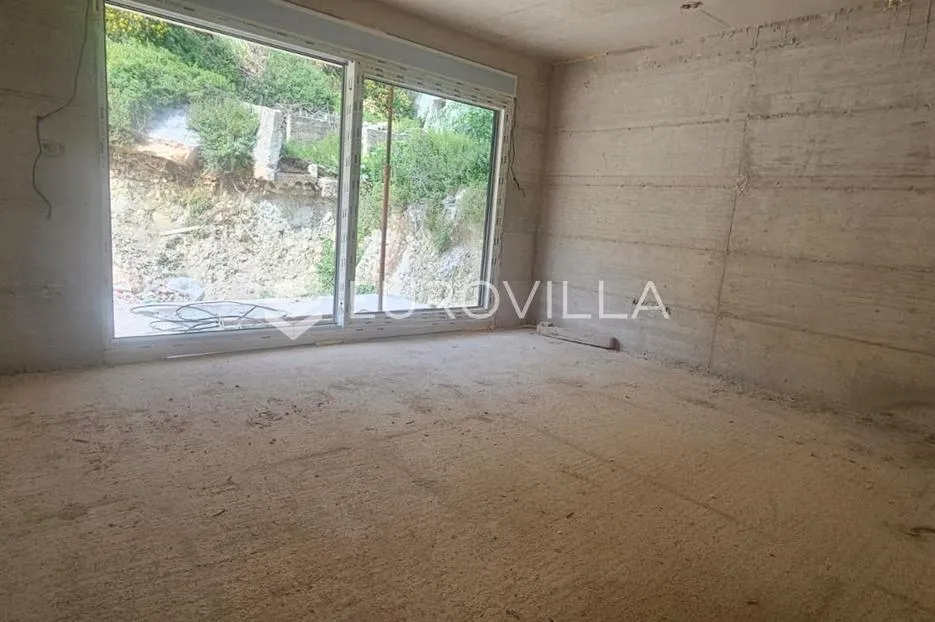 trogir, seget donji stan 50,2 m² s terasom i vrtom u novogradnji s garažom i liftom - slika 2