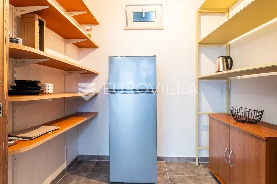 split, visoka, stan i dodatan studio apartman za dugoročan najam u blizini sveučilišta - slika 18