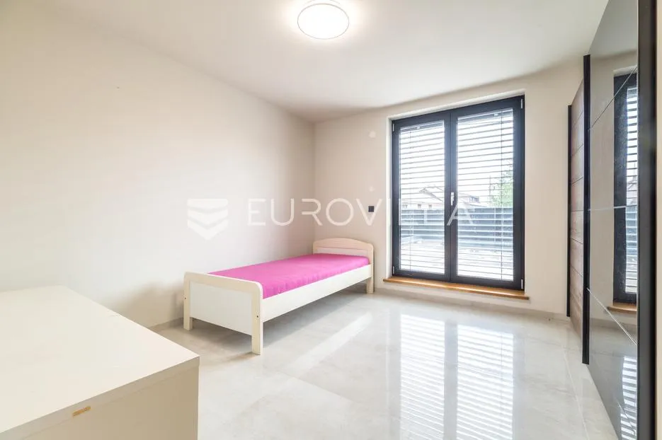 samobor, centar, kuća površine 144 m2 - slika 5