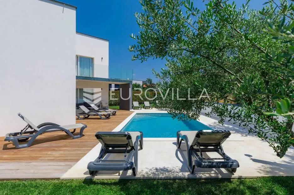 medulin, pomer, moderna samostojeća kuća 400 m² s bazenom u blizini mora - slika 6