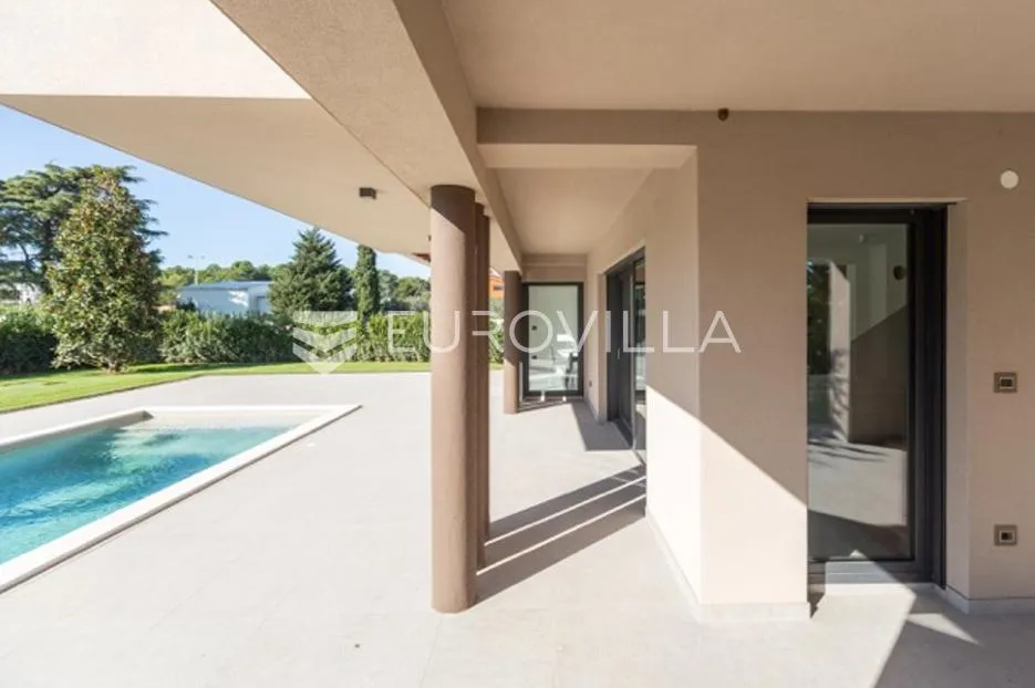 fažana, moderna vila 275 m² na velikoj besprijekornoj okućnici s grijanim bazenom - slika 22