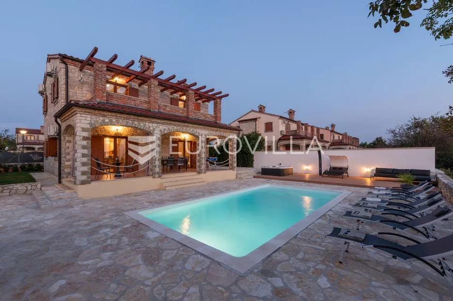 istra, svetvinčenat, prekrasna kamena katnica s bazenom 32 m² i jacuzzijem, 155 m² - slika 3