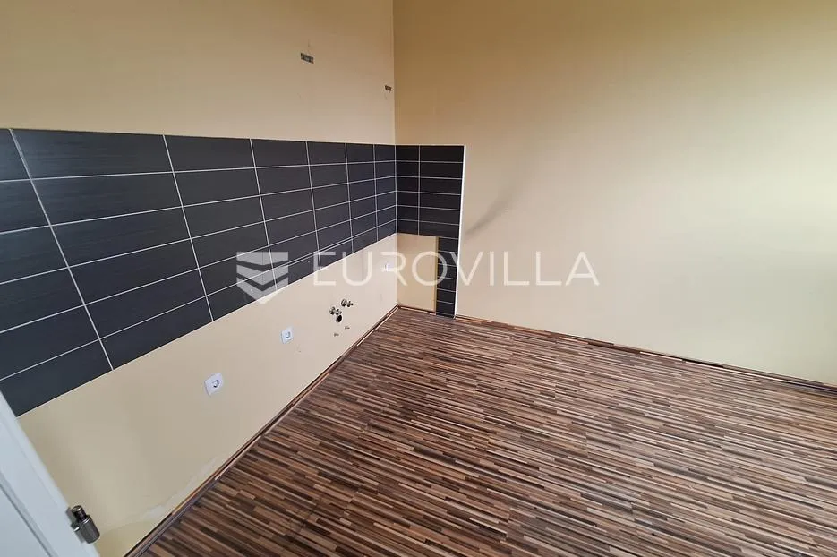 karlovac, ilovac, poslovna zgrada 530 m² s uredima i skladištem, odlična lokacija - slika 10