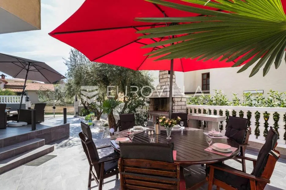 medulin, trosoban stan sa bazenom, privatni parking, neto korisna površina 80 m² - slika 14