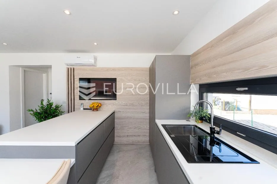 zadar, vir, luksuzna villa sa šest stambenih jedinica, samo 250m od mora - slika 6