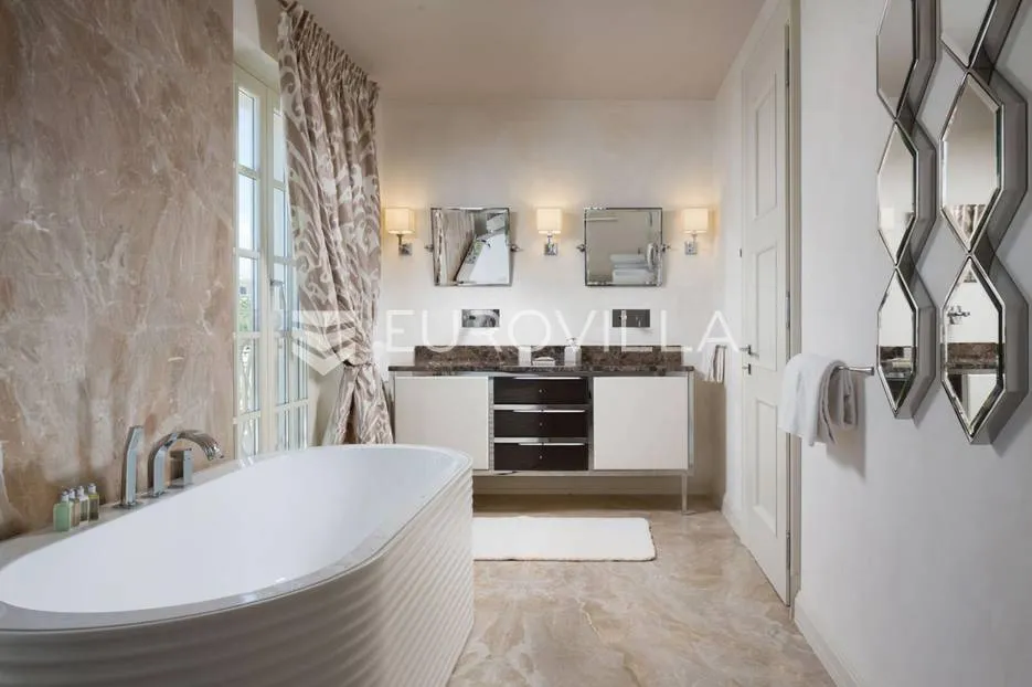 istra, vabriga, raskošna samostojeća vila od 511 m2 na velikoj okućnici - slika 23