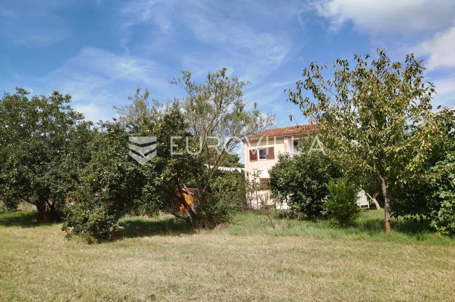 pula, busoler – prostrano građevinsko zemljište 1360 m2 za dom iz snova blizu centra grada - slika 3