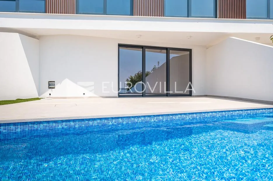 pag, mandre, luksuzno moderna vila 2, u nizu s bazenom i pogledom na more 130 m² - slika 34