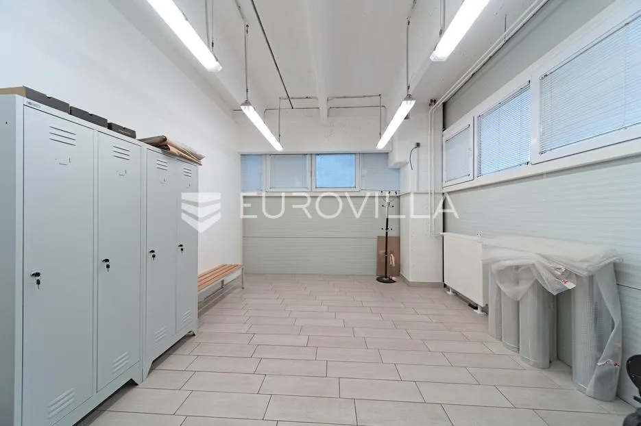 osijek, antunovac, novija poslova zgrada u industrijskoj zoni 1256 m² - slika 20