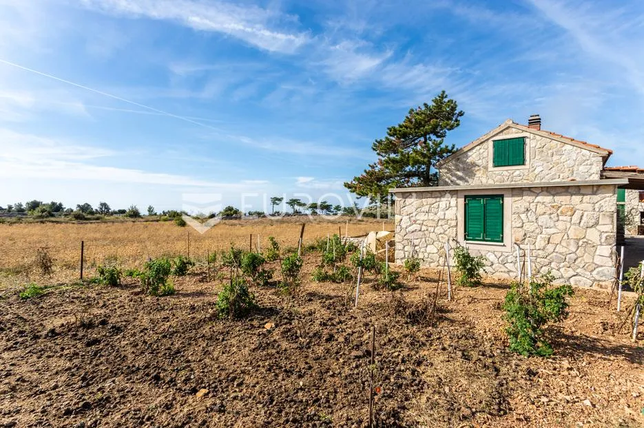 hvar, veliko lijepo imanje s tri kuće na parceli od 32500 m2 - slika 29