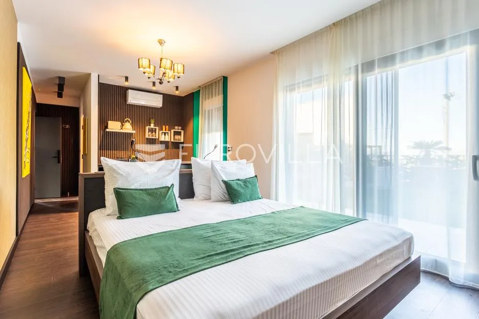 podstrana, apartmanska vila s bazenom i krovnom terasom - slika 6