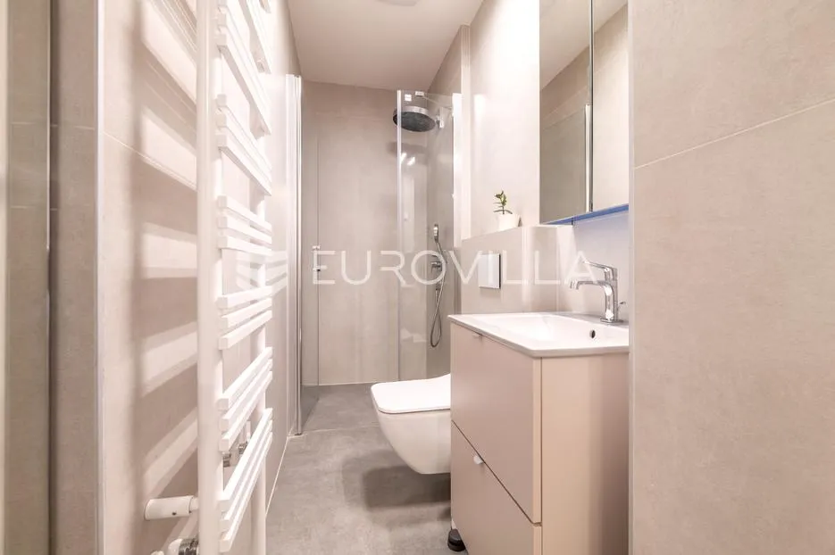 zagreb, britanac prekrasan trosoban stan 75 m² sa garažom - slika 5