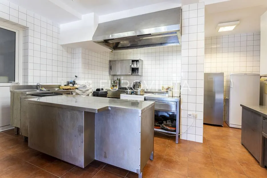 trogir, prekrasan hotel 2.408,84 m² sa pogledom na more - slika 40