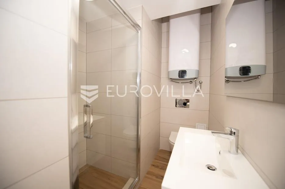 kaštela, kaštel sućurac, predivna kamena kuća uz more - slika 19