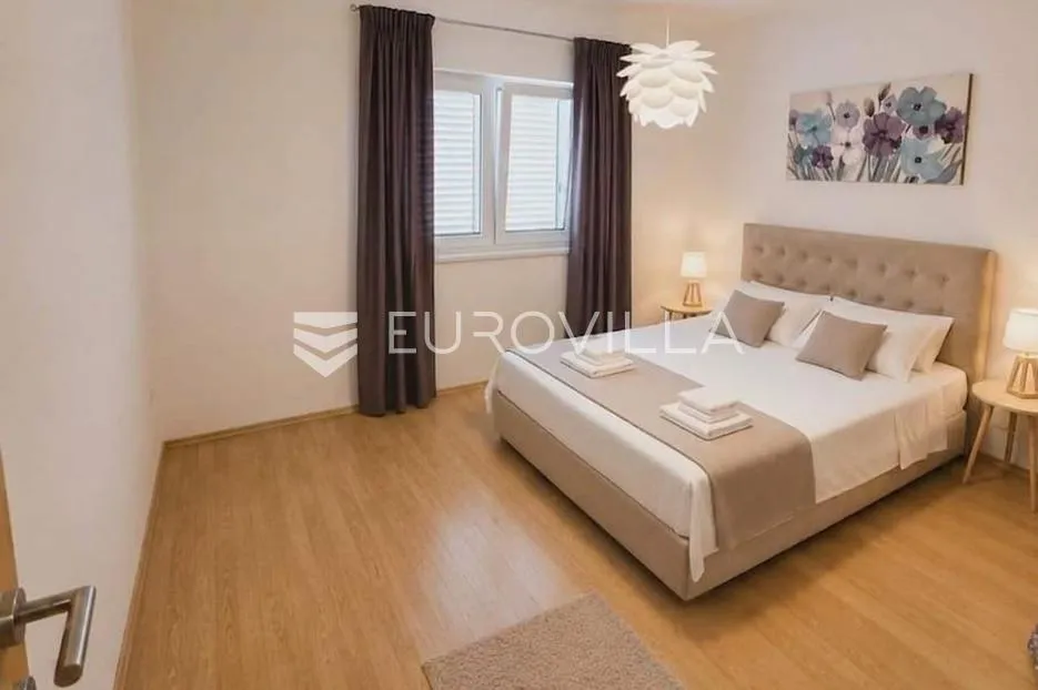 kaštel novi, komforan dvosoban stan na prvom katu - slika 3