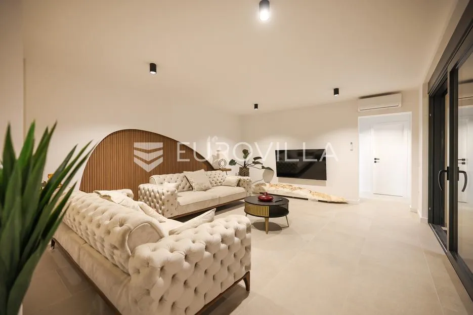zadar, maslenica, luksuzna vila s bazenom i neometanim pogledom na more 254 m² - slika 50