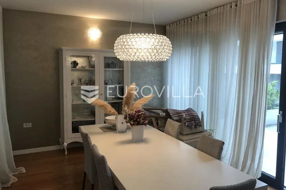 istra, rovinj, luksuzni penthouse nkp 186m2 na super lokaciji s dva garažna mjesta - slika 4