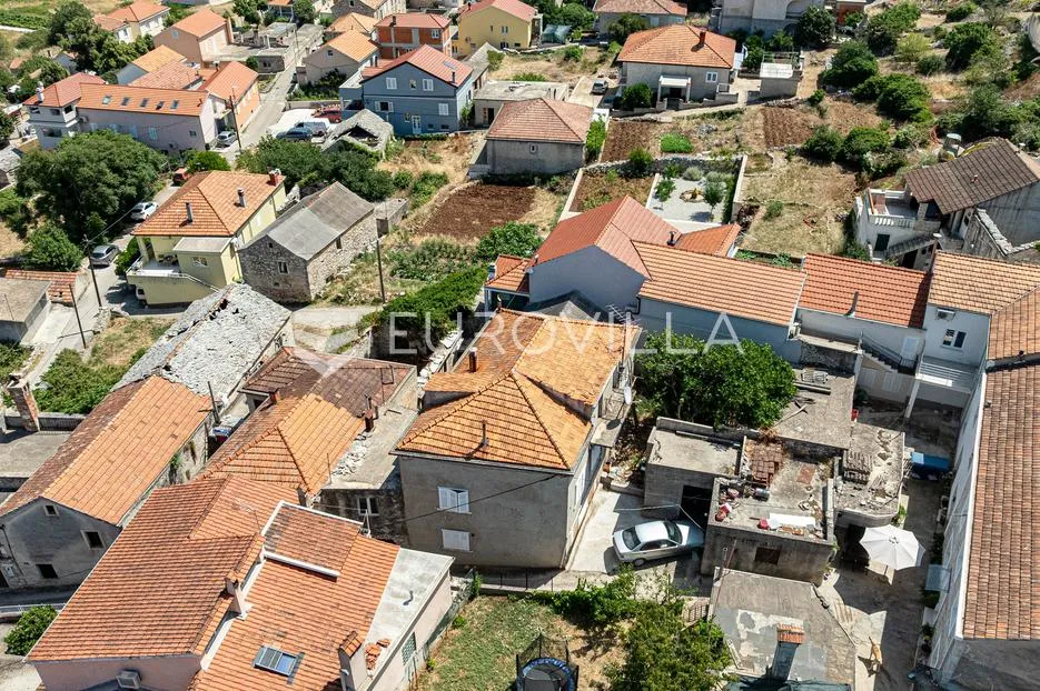otok korčula, blato, dvojna kuća u centru mjesta - slika 3