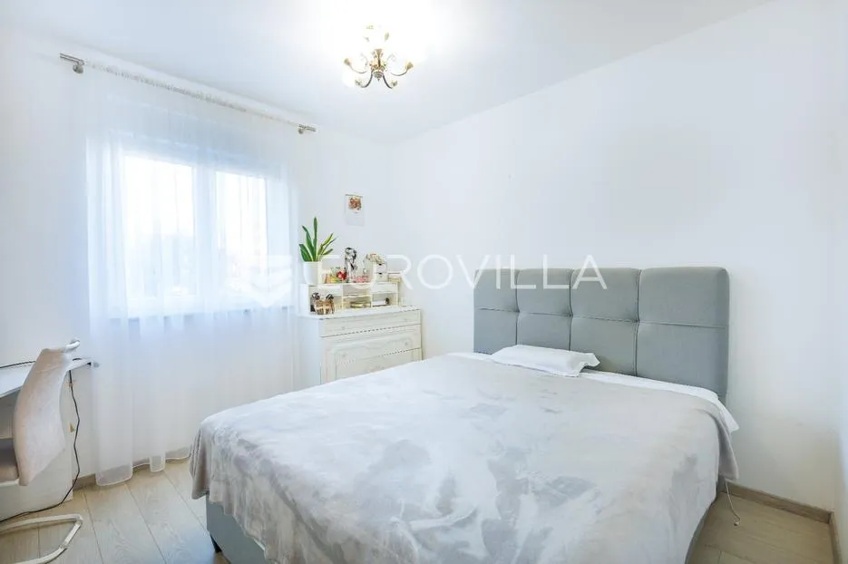 pula, moderan trosoban stan s apartmanom, vrtom i terasom, 136 m² - slika 11