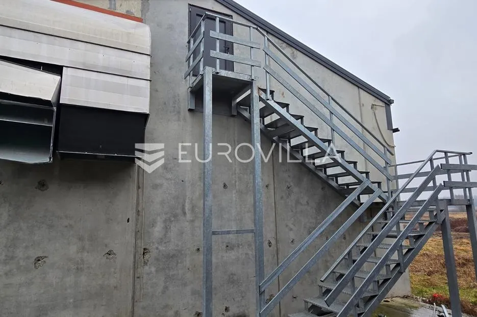 ivanić grad proizvodno skladišni prostor hala 514m2 na zemljištu 4163m2 - slika 7