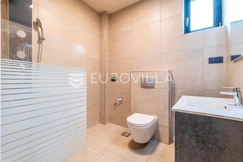 samobor, centar, kuća površine 144 m2 - slika 7