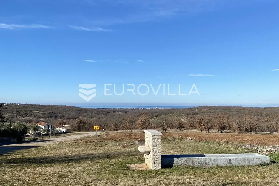 istra, buje, atraktivno zemljište 3906m2 od čega 1045m2 građevinsko - otvoreni pogled na more - slika 2