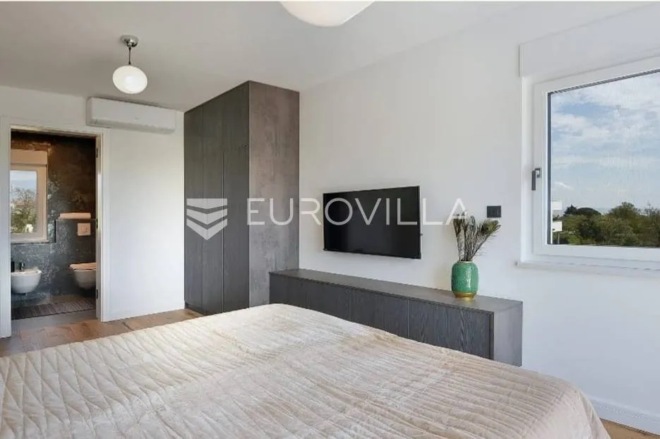 istra, krnica, prekrasna moderna vila od 135 m² na velikoj uređenoj okućnici - slika 25