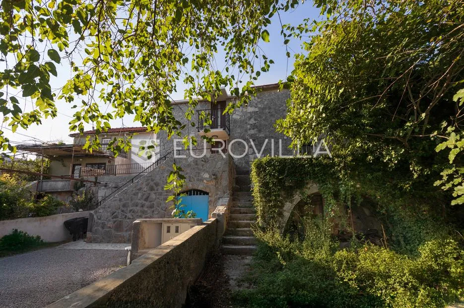 krk, milohnići, dvojna kamena kuća sa dvoetažnim trosobnim stanom 80 m² - slika 13
