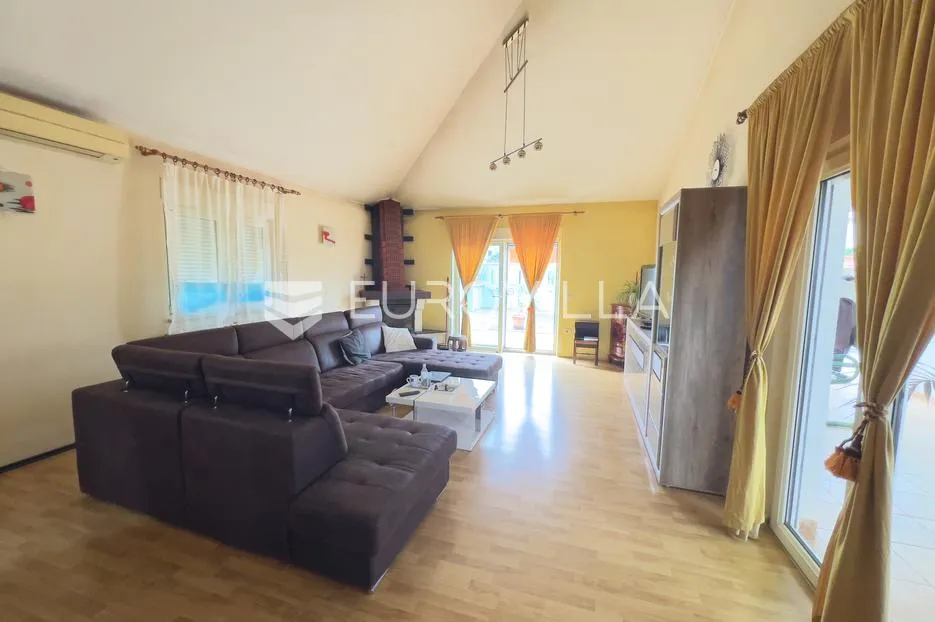 istra, umag okolica, prizemna kuća sa bazenom i ljetnom kuhinjom na mirnoj lokaciji - slika 2
