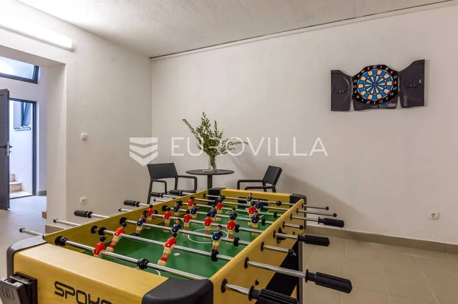 split, žrnovnica, moderna vila s bazenom i panoramskim pogledom smještena na zemljištu od 3740 m² - slika 23
