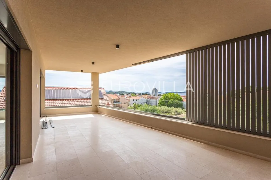 vodice, luksuzan trosoban penthouse, 157,59 m² s panoramskim pogledom na more i prostranim terasama - slika 3