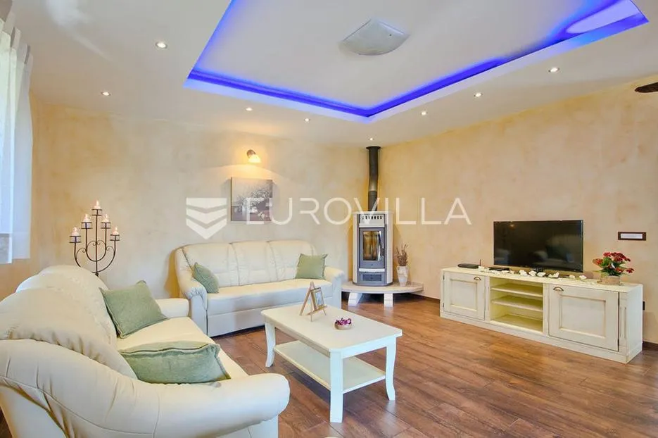 istra, poreč - elegantna kamena vila s bazenom, iznimno kvalitete gradnje - slika 16