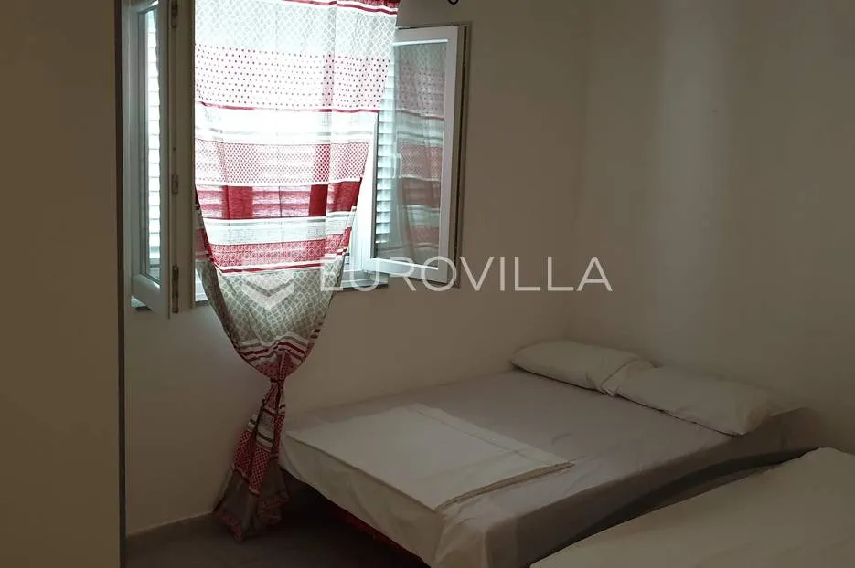 nin, ždrijac, prekrasna apartmanska vila, prvi red do mora - slika 11