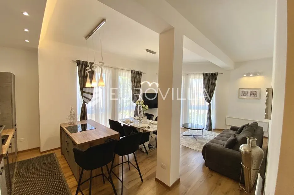 istra, pula, luksuzan, moderno opremljen trosoban stan 85 m² - slika 24