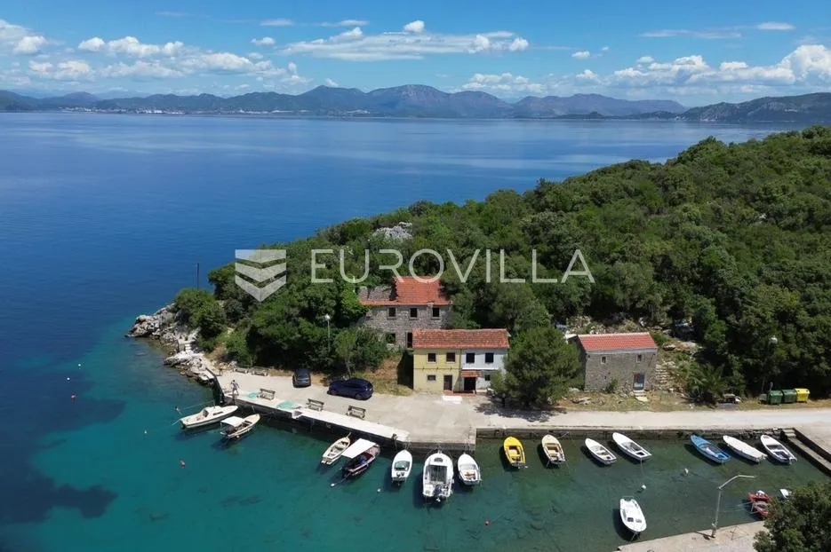 pelješac, osobjava, atraktivno zemljište, prvi red uz more - slika 9