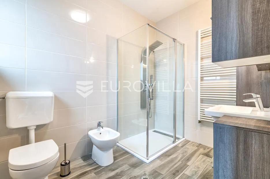 sveti ivan zelina, prekrasna dvojna kuća površine 385 m² - slika 9