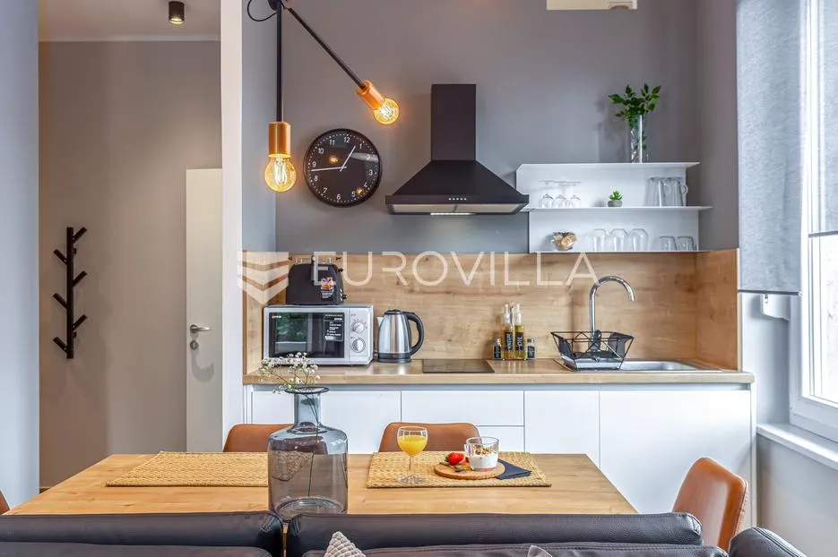 rijeka, centar, novouređen luksuzan stan nkp 98 m2 s tri apartmana - slika 9