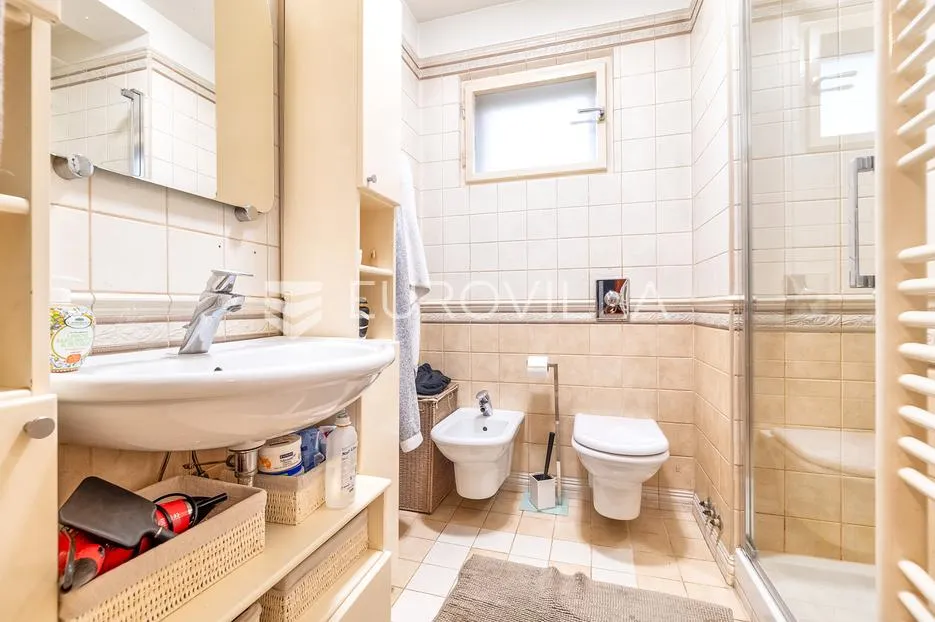 zagreb, lašćina, kuća na tri etaže s dvorištem, vrtom i garažom, 307 m² - slika 3