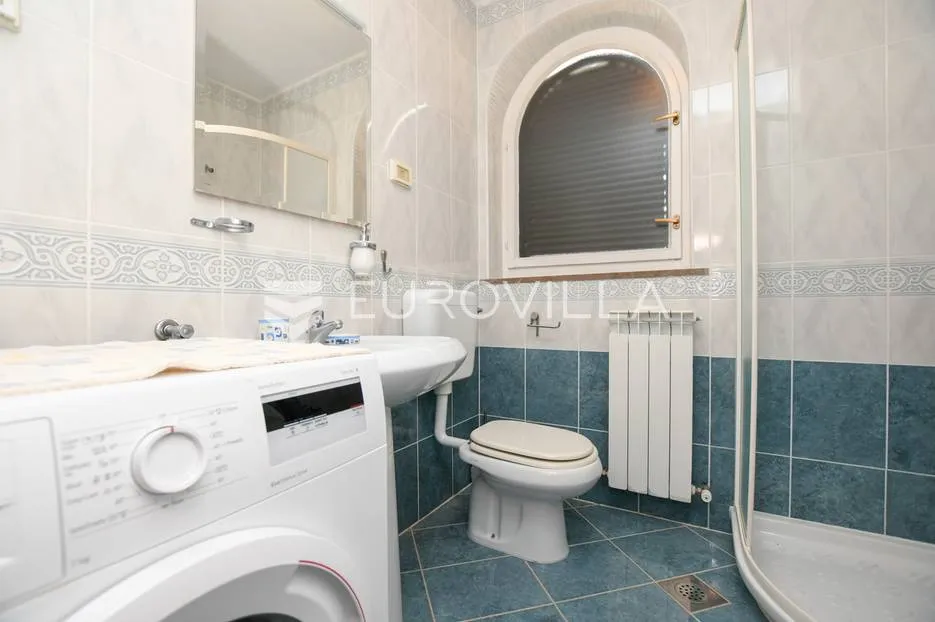 istra, umag, prekrasna kuća s bazenom prvi red do mora 430 m² - slika 46
