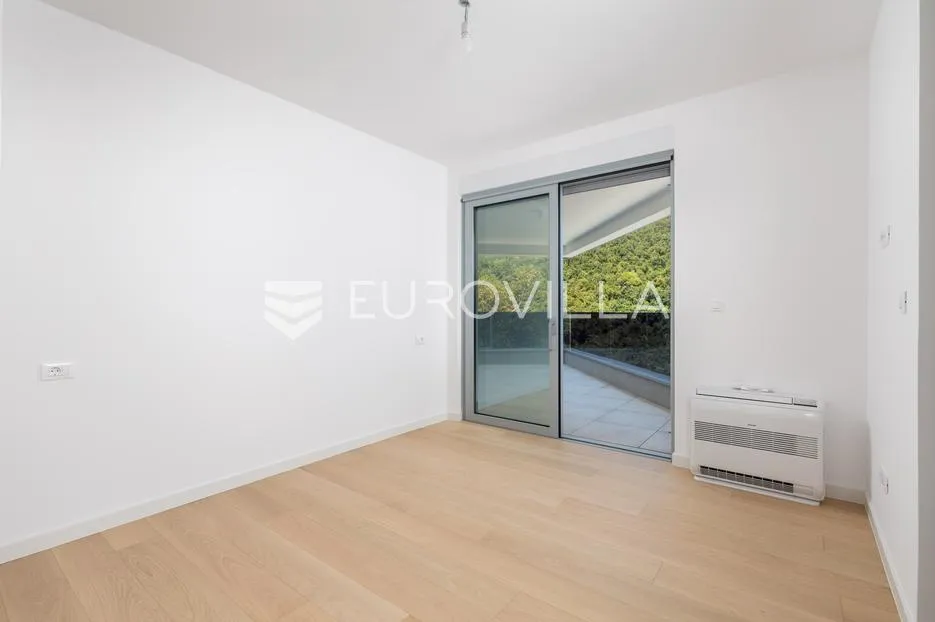 opatija, centar, višesoban stan u novogradnji s 4 parkirna mjesta nkp 247 m2 - slika 15