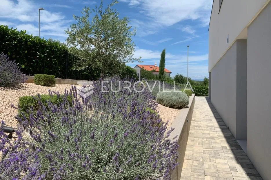 krk, luksuzna vila od 260m2 na parceli od 885m2 - slika 8