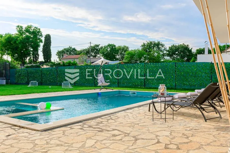 istra, juršići - prekrasna i moderna kuća 243 m2, bazen 40 m2, jacuzzi - slika 38